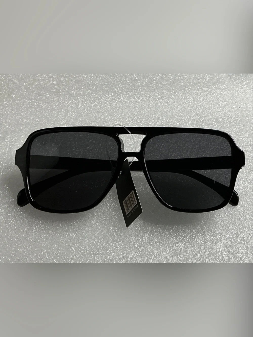 Black Men's Aviator-Style Sunglasses - Stylish UV Shades